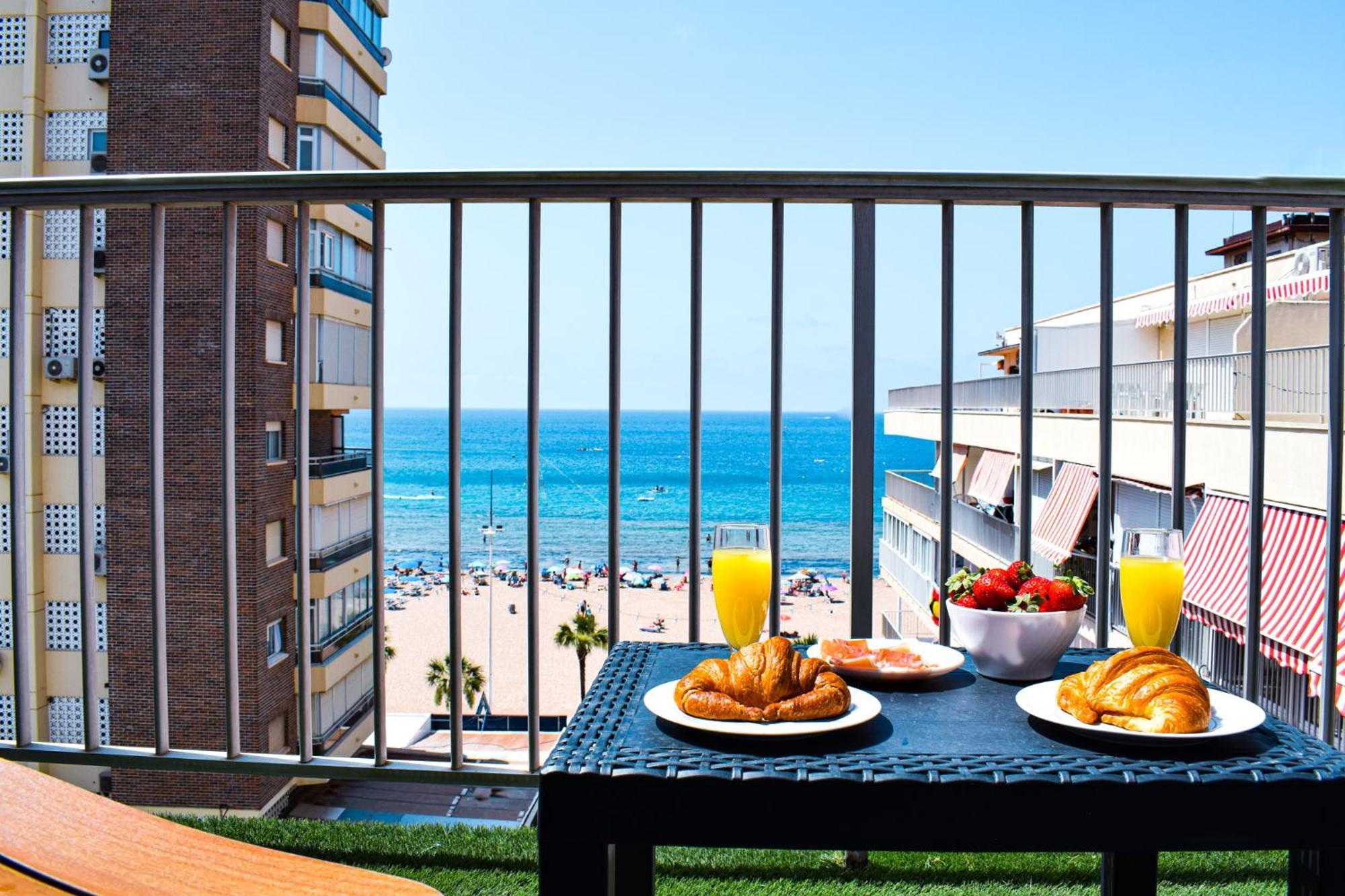 Pato Levante Beach Benidorm Eksteriør billede